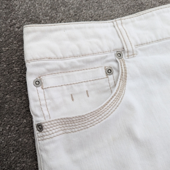 SMART Set white denim mini skirt with sparkling lace details size 16 - Picture 2 of 13